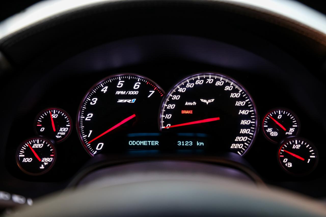 2010 Chevrolet Corvette ZR1 w/3ZR 638HP 6.2L LS9  CARBONCERAMIC HUD LOWKMS Photo