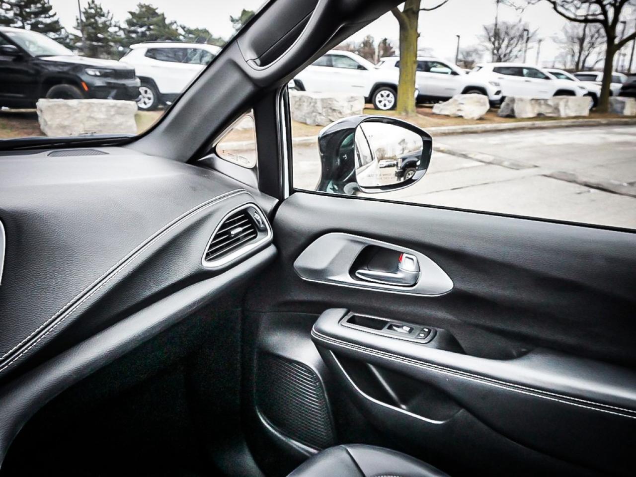 2024 Chrysler Pacifica  Photo