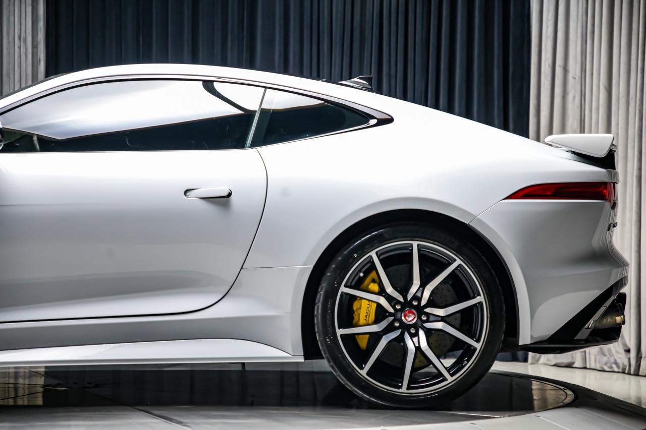 2017 Jaguar F-Type SVR AWD V8 SC 575HP CARBONCERAMIC NOACCIDNT 1OWNER Photo