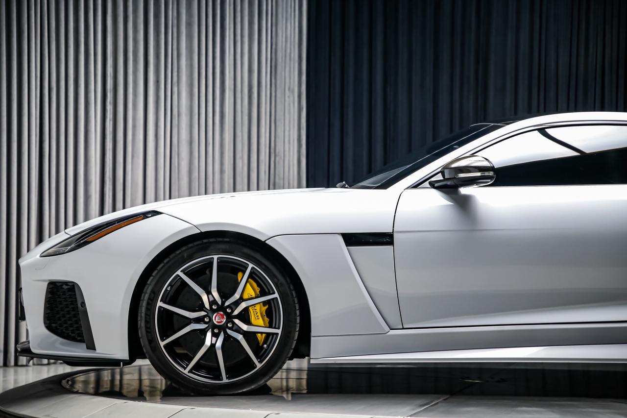 2017 Jaguar F-Type SVR AWD V8 SC 575HP CARBONCERAMIC NOACCIDNT 1OWNER Photo