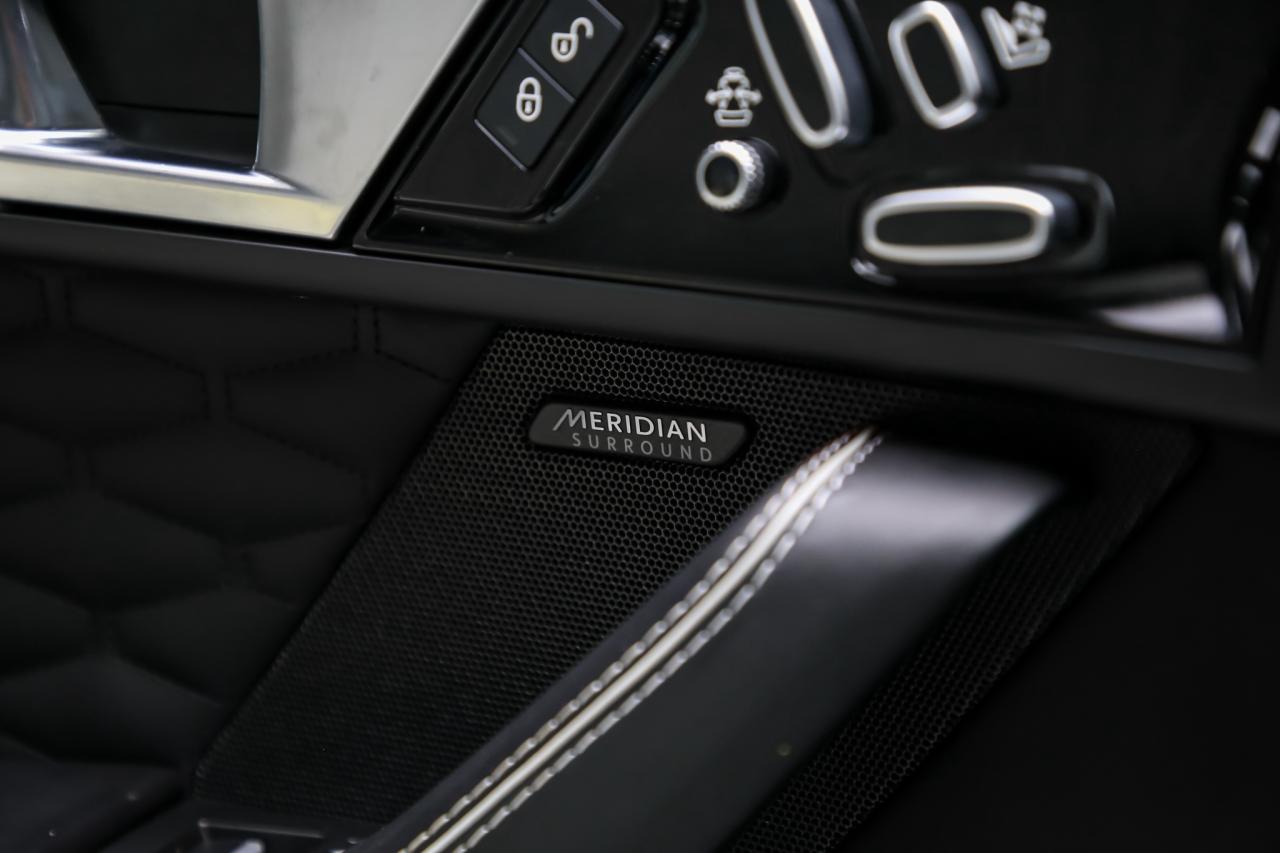 2017 Jaguar F-Type SVR AWD V8 SC 575HP CARBONCERAMIC NOACCIDNT 1OWNER Photo