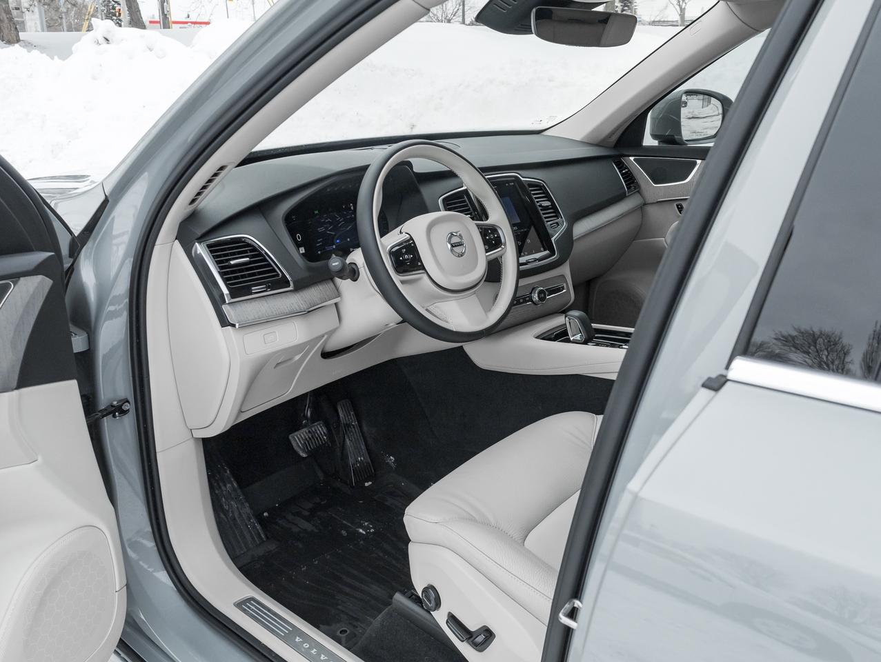 2024 Volvo XC90 B6 AWD Plus 7-Seater  21" ALLOY WHEEL  VOLVO CPO Photo