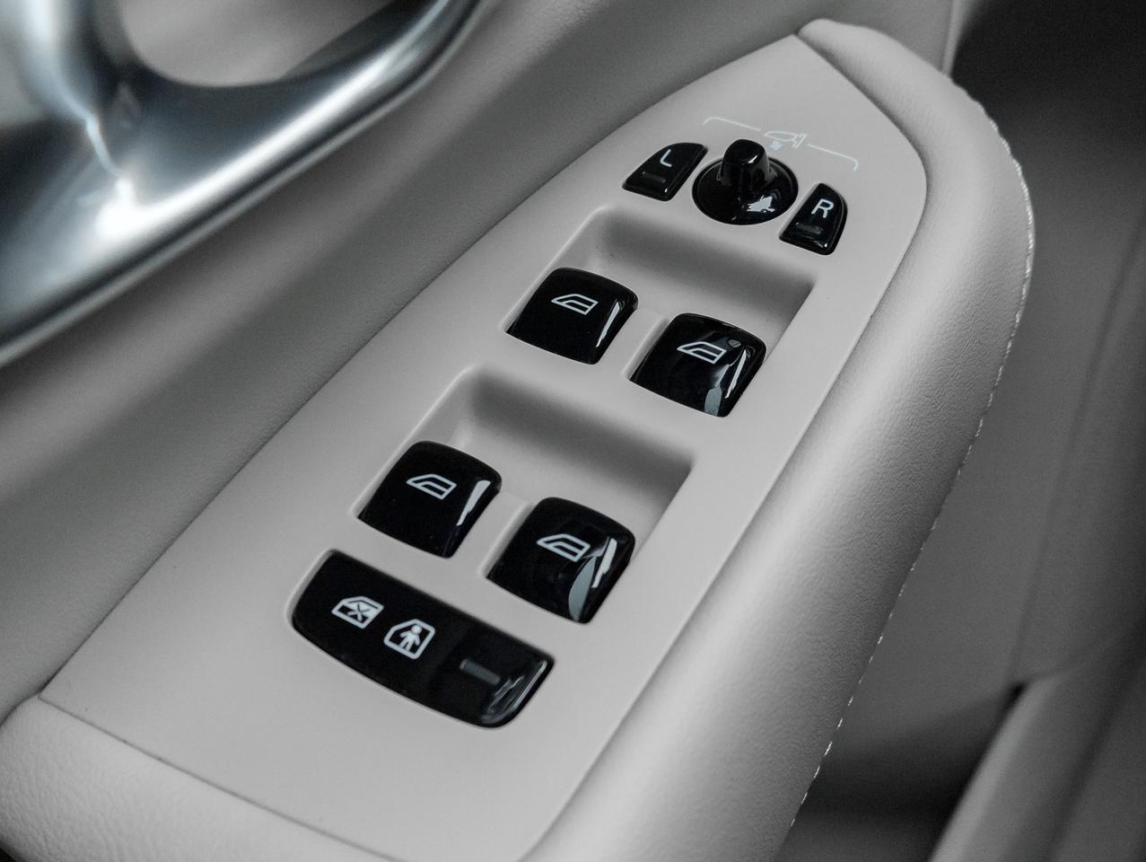 2024 Volvo XC90 B6 AWD Plus 7-Seater  21" ALLOY WHEEL  VOLVO CPO Photo