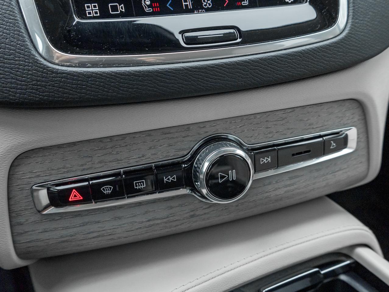 2024 Volvo XC90 B6 AWD Plus 7-Seater  21" ALLOY WHEEL  VOLVO CPO Photo