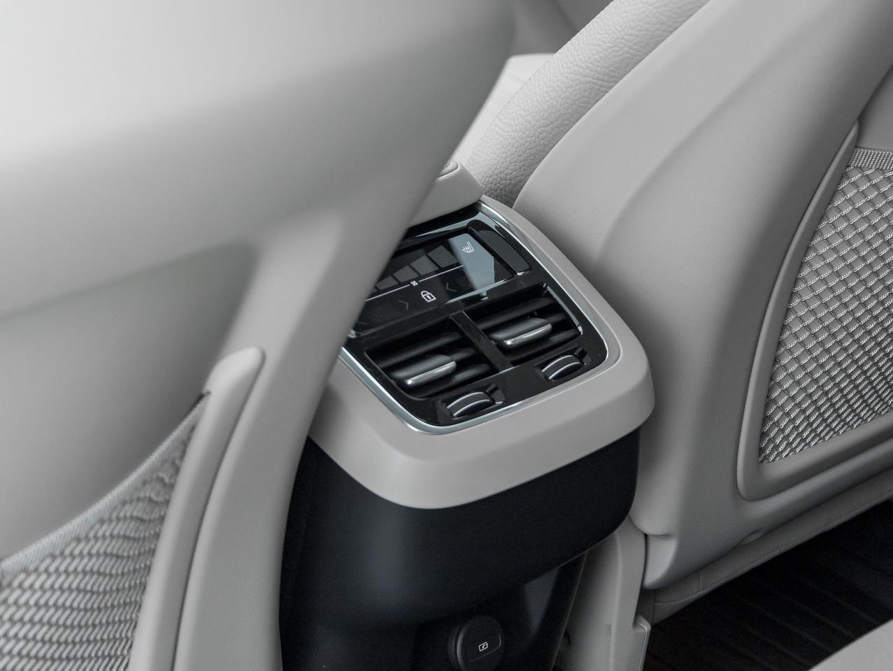 2024 Volvo XC90 B6 AWD Plus 7-Seater  21" ALLOY WHEEL  VOLVO CPO Photo