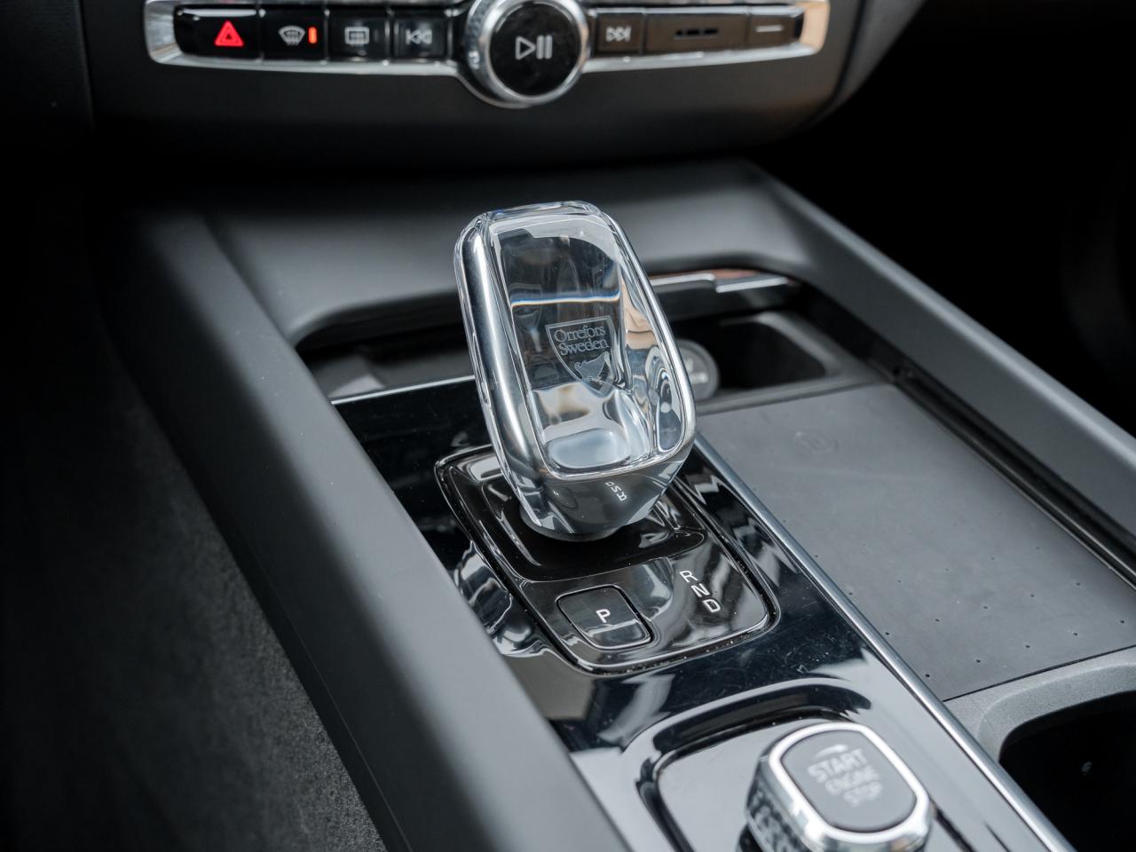 2022 Volvo XC60 B6 AWD Inscription  BOWERS&WILKINS  20" WHEEL  CPO Photo