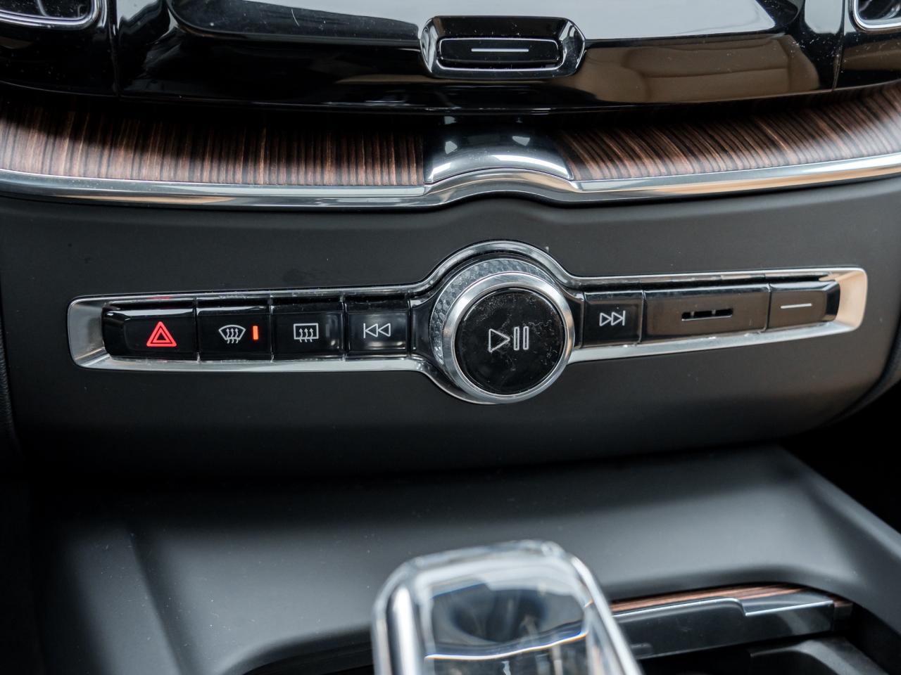 2022 Volvo XC60 B6 AWD Inscription  BOWERS&WILKINS  20" WHEEL  CPO Photo