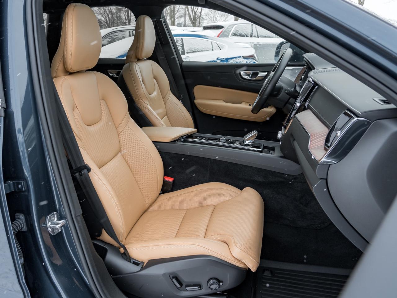 2022 Volvo XC60 B6 AWD Inscription  BOWERS&WILKINS  20" WHEEL  CPO Photo