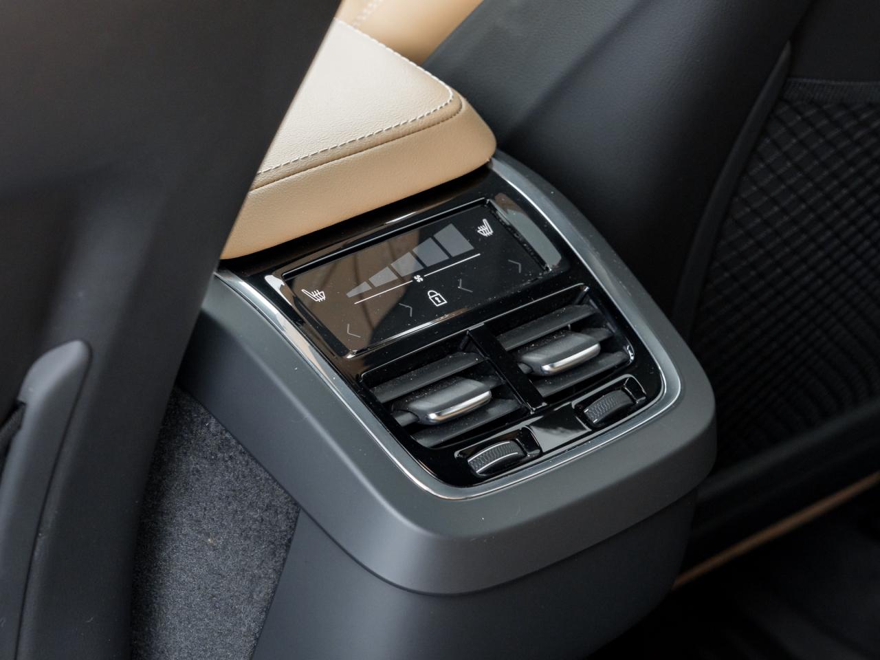 2022 Volvo XC60 B6 AWD Inscription  BOWERS&WILKINS  20" WHEEL  CPO Photo