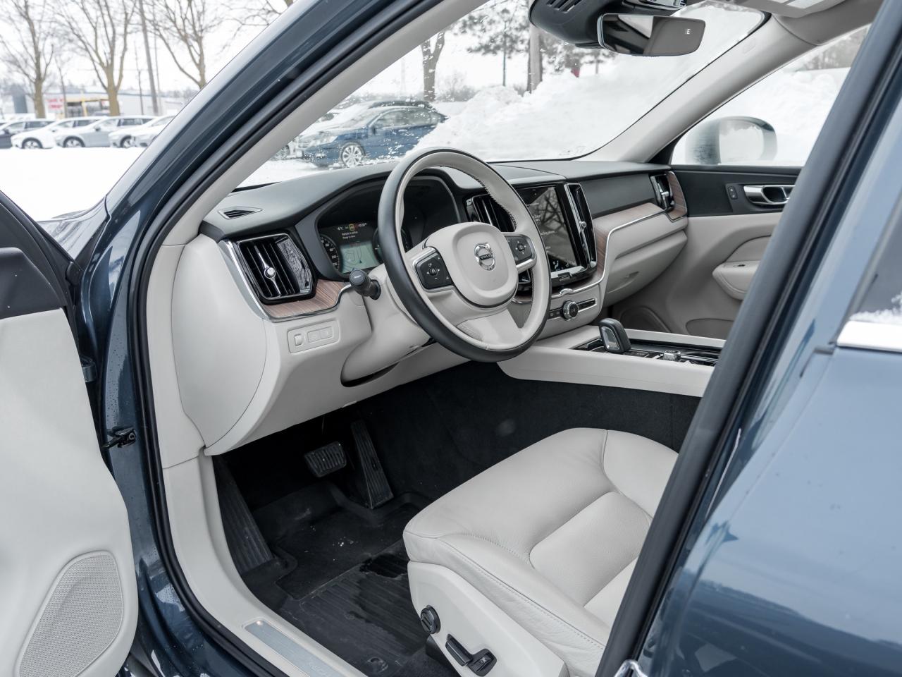 2021 Volvo XC60 Plug-In Hybrid Recharge T8eAWD PHEV Inscription Exp TRADE IN CPO Photo