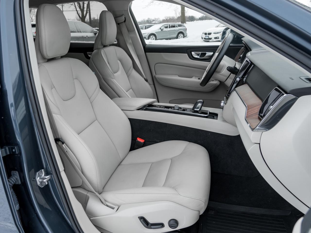 2021 Volvo XC60 Plug-In Hybrid Recharge T8eAWD PHEV Inscription Exp TRADE IN CPO Photo