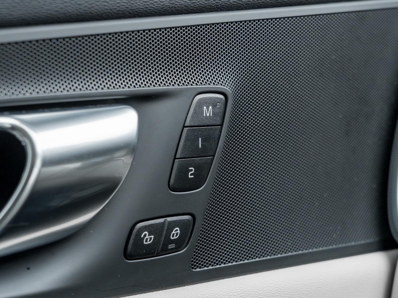 2021 Volvo XC60 Plug-In Hybrid Recharge T8eAWD PHEV Inscription Exp TRADE IN CPO Photo