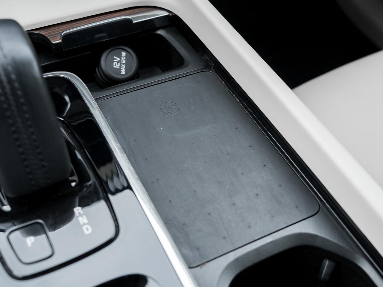 2021 Volvo XC60 Plug-In Hybrid Recharge T8eAWD PHEV Inscription Exp TRADE IN CPO Photo