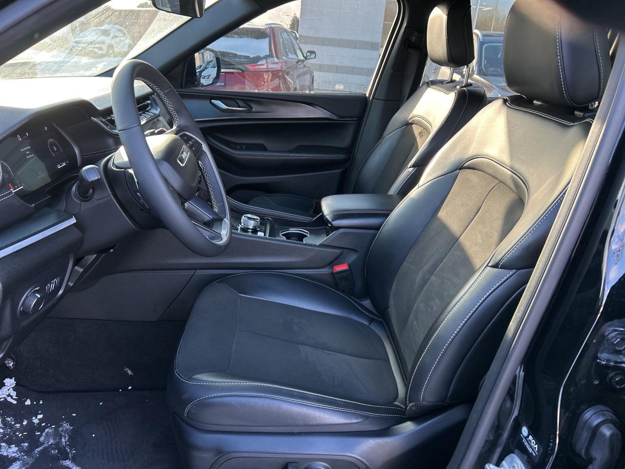 2025 Jeep Grand Cherokee ALTITUDE 4X4 Photo