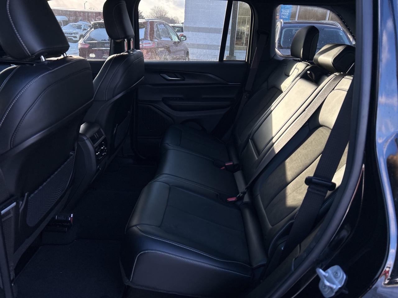 2025 Jeep Grand Cherokee ALTITUDE 4X4 Photo