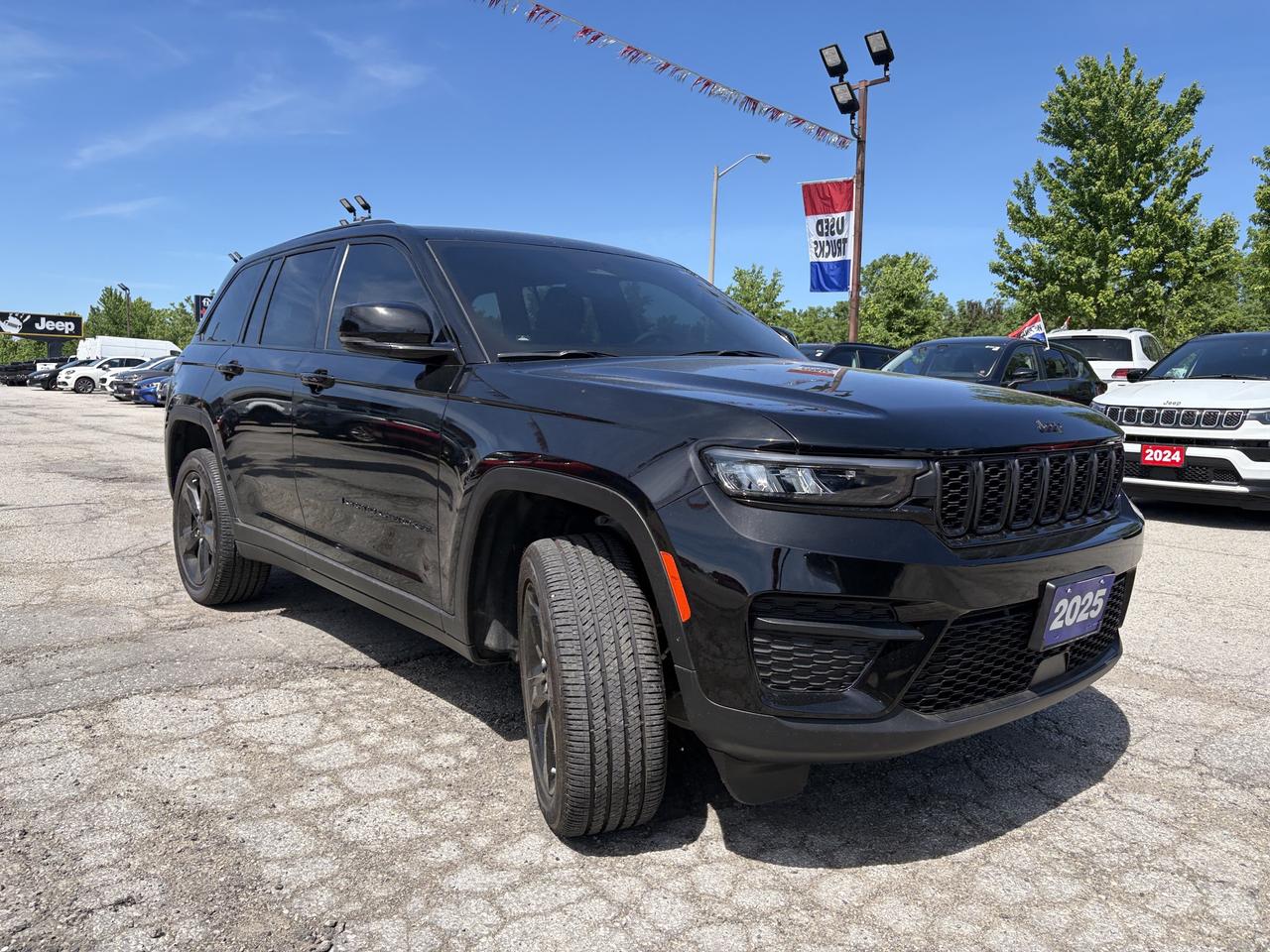 2025 Jeep Grand Cherokee ALTITUDE 4X4 Photo