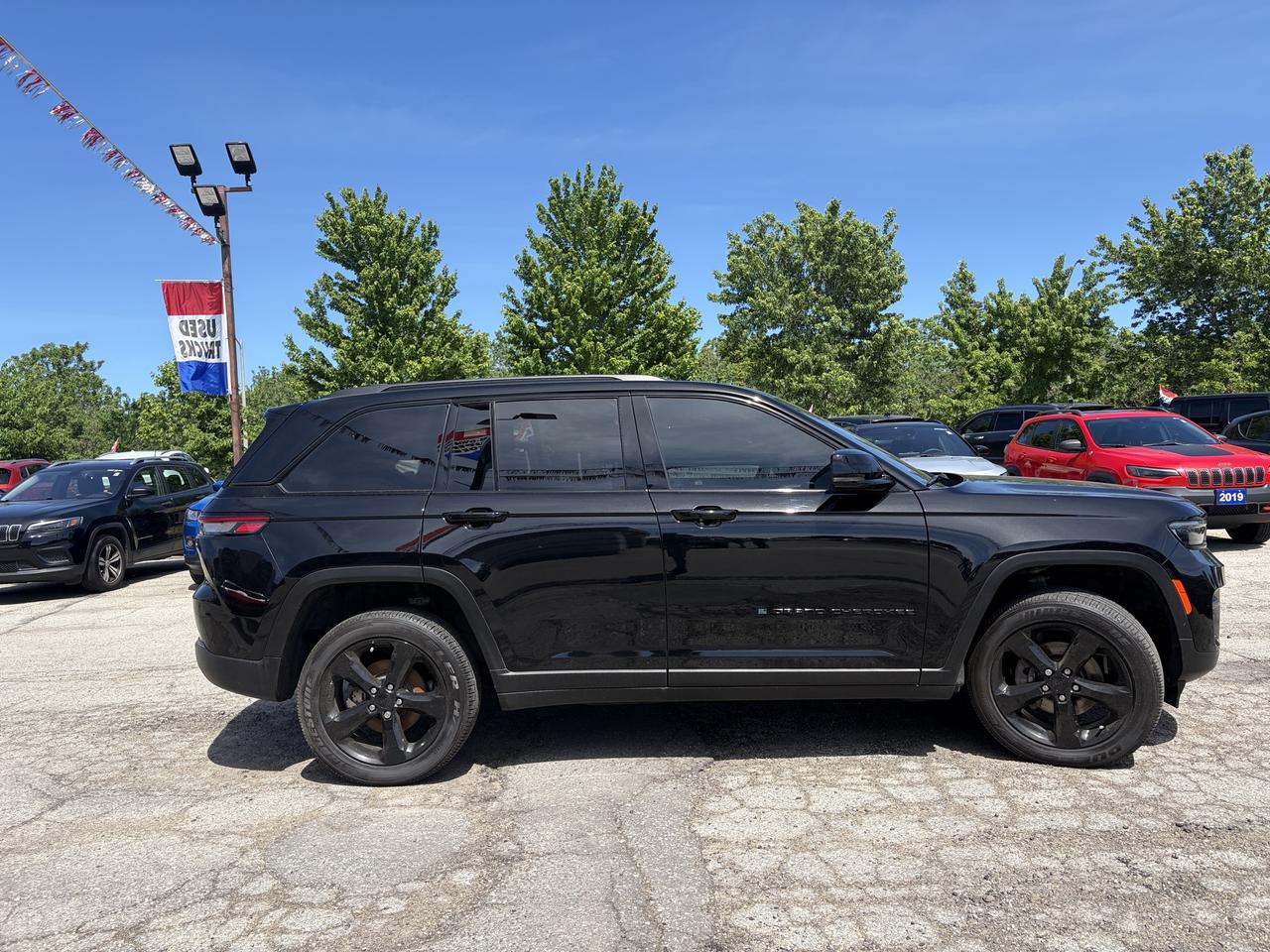 2025 Jeep Grand Cherokee ALTITUDE 4X4 Photo