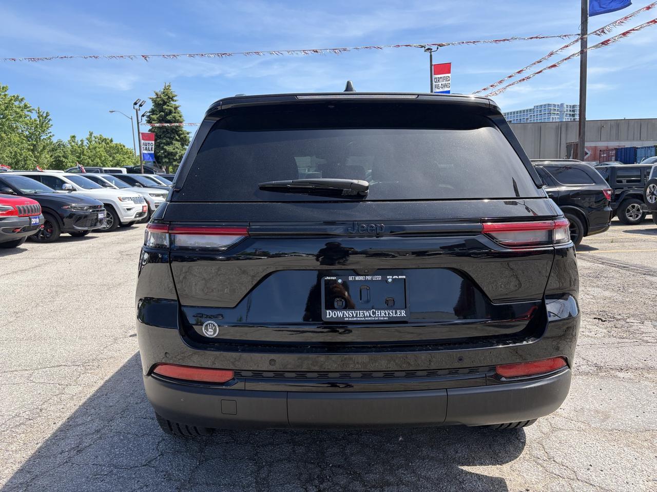 2025 Jeep Grand Cherokee ALTITUDE 4X4 Photo