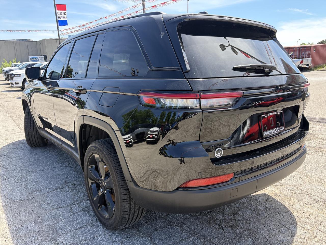 2025 Jeep Grand Cherokee ALTITUDE 4X4 Photo