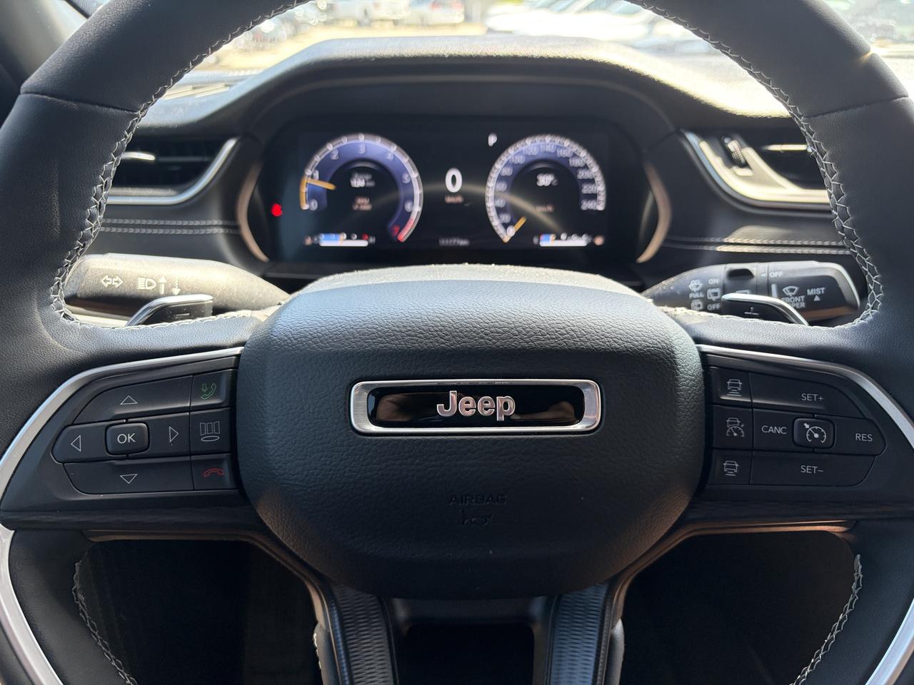 2025 Jeep Grand Cherokee ALTITUDE 4X4 Photo