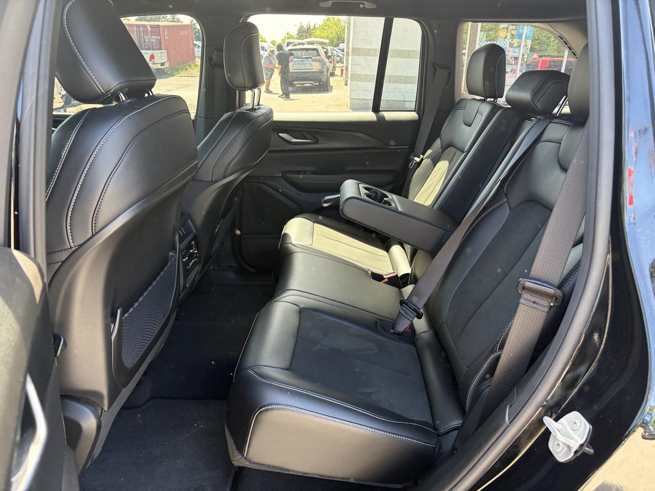 2025 Jeep Grand Cherokee ALTITUDE 4X4 Photo