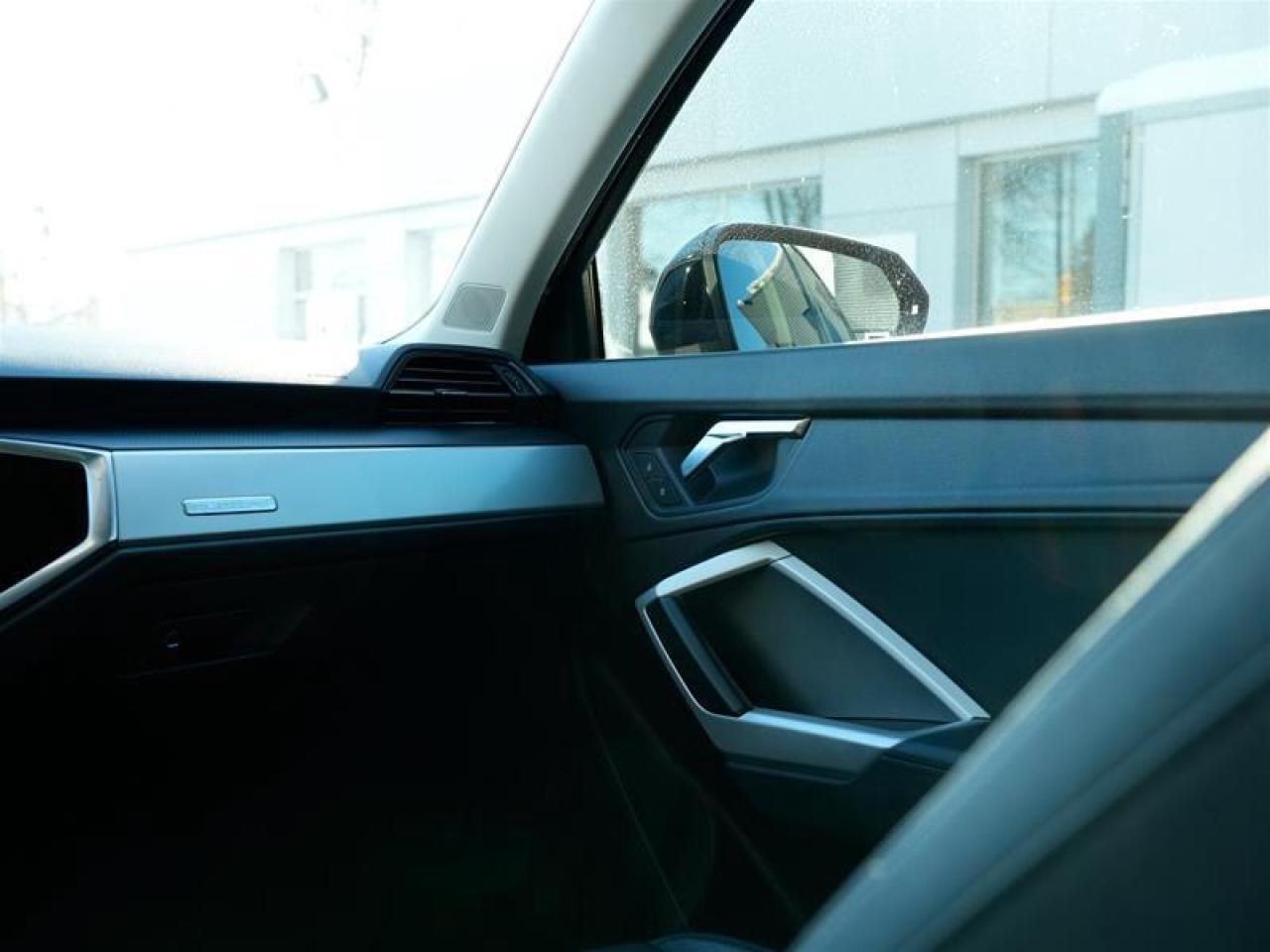 2022 Audi Q3 45 2.0T Komfort quattro 8sp Tiptronic Photo