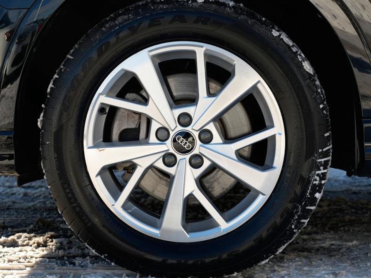 2022 Audi Q3 45 2.0T Komfort quattro 8sp Tiptronic Photo