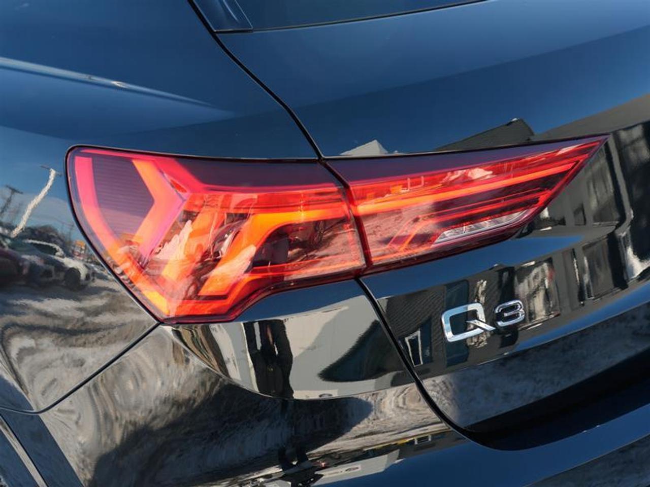 2022 Audi Q3 45 2.0T Komfort quattro 8sp Tiptronic Photo