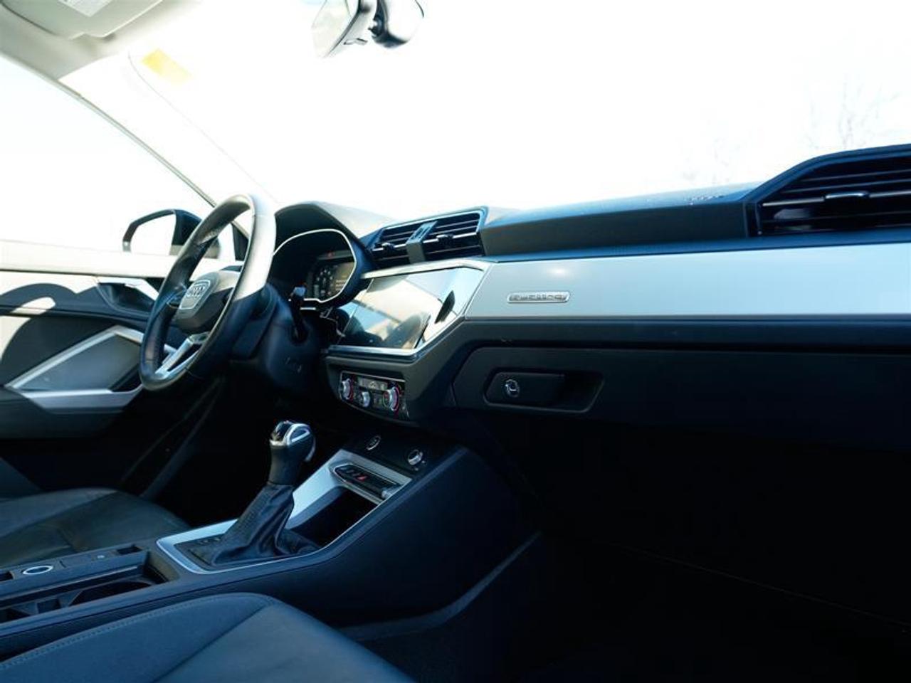 2022 Audi Q3 45 2.0T Komfort quattro 8sp Tiptronic Photo