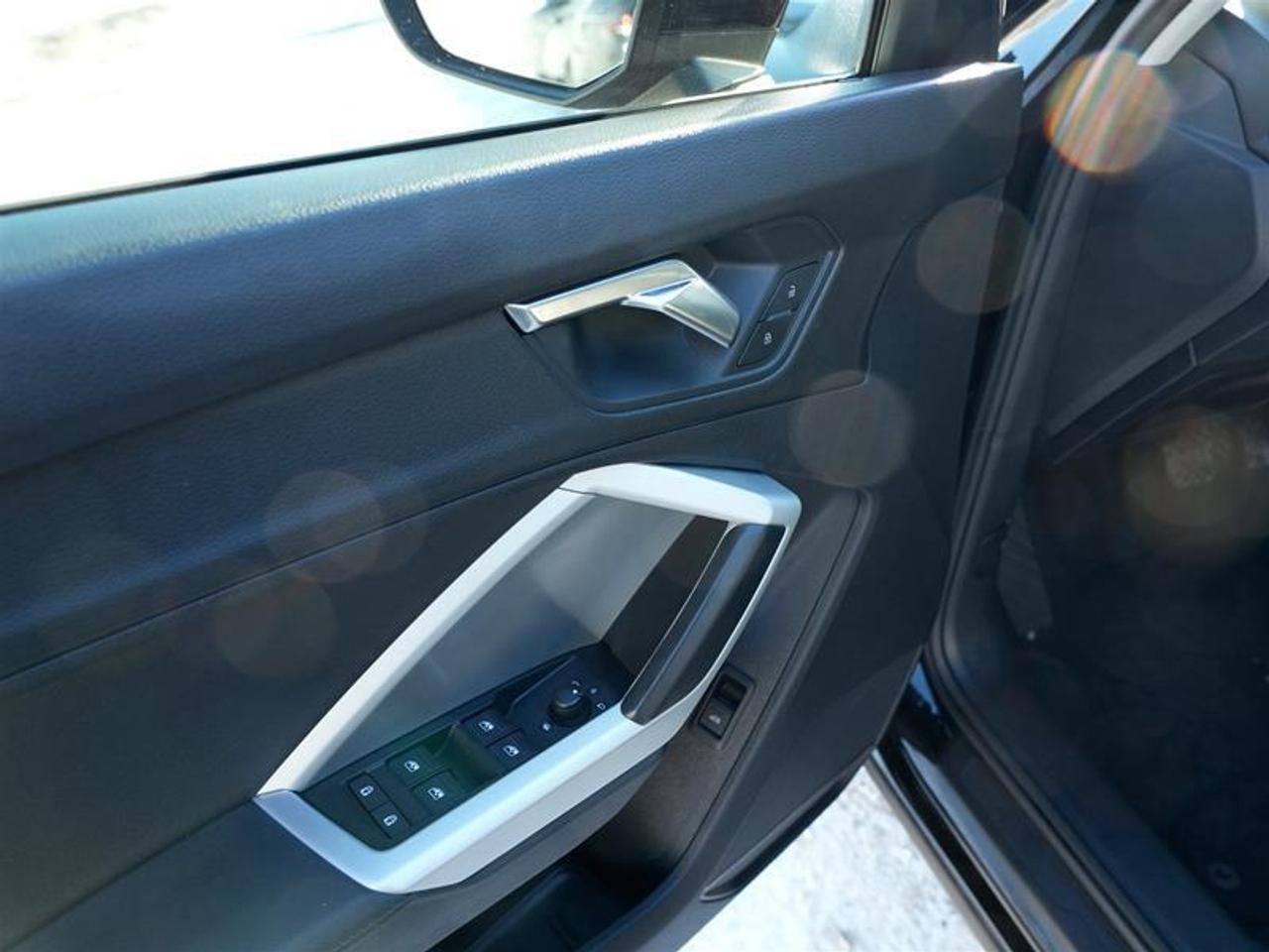 2022 Audi Q3 45 2.0T Komfort quattro 8sp Tiptronic Photo