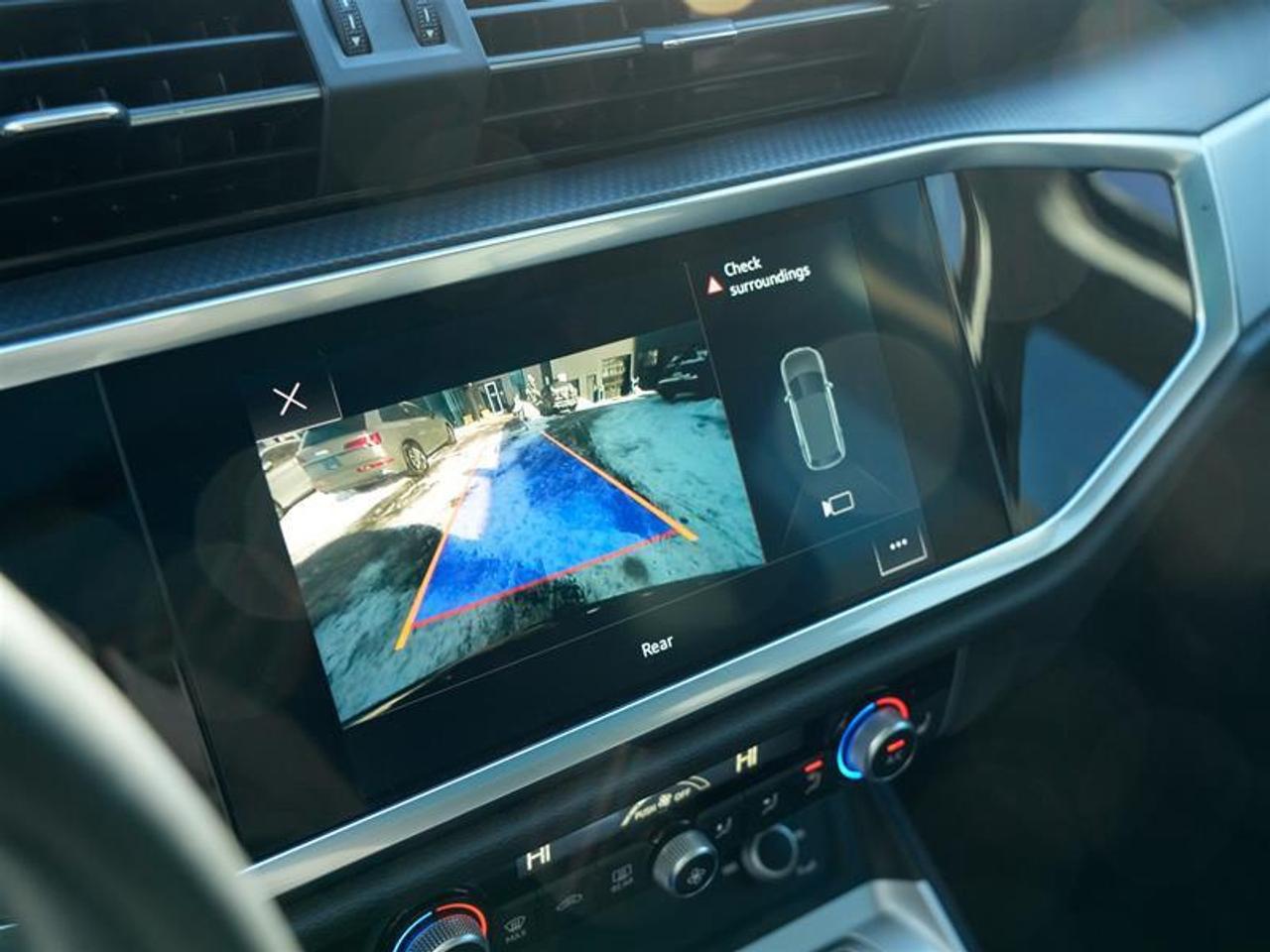 2022 Audi Q3 45 2.0T Komfort quattro 8sp Tiptronic Photo