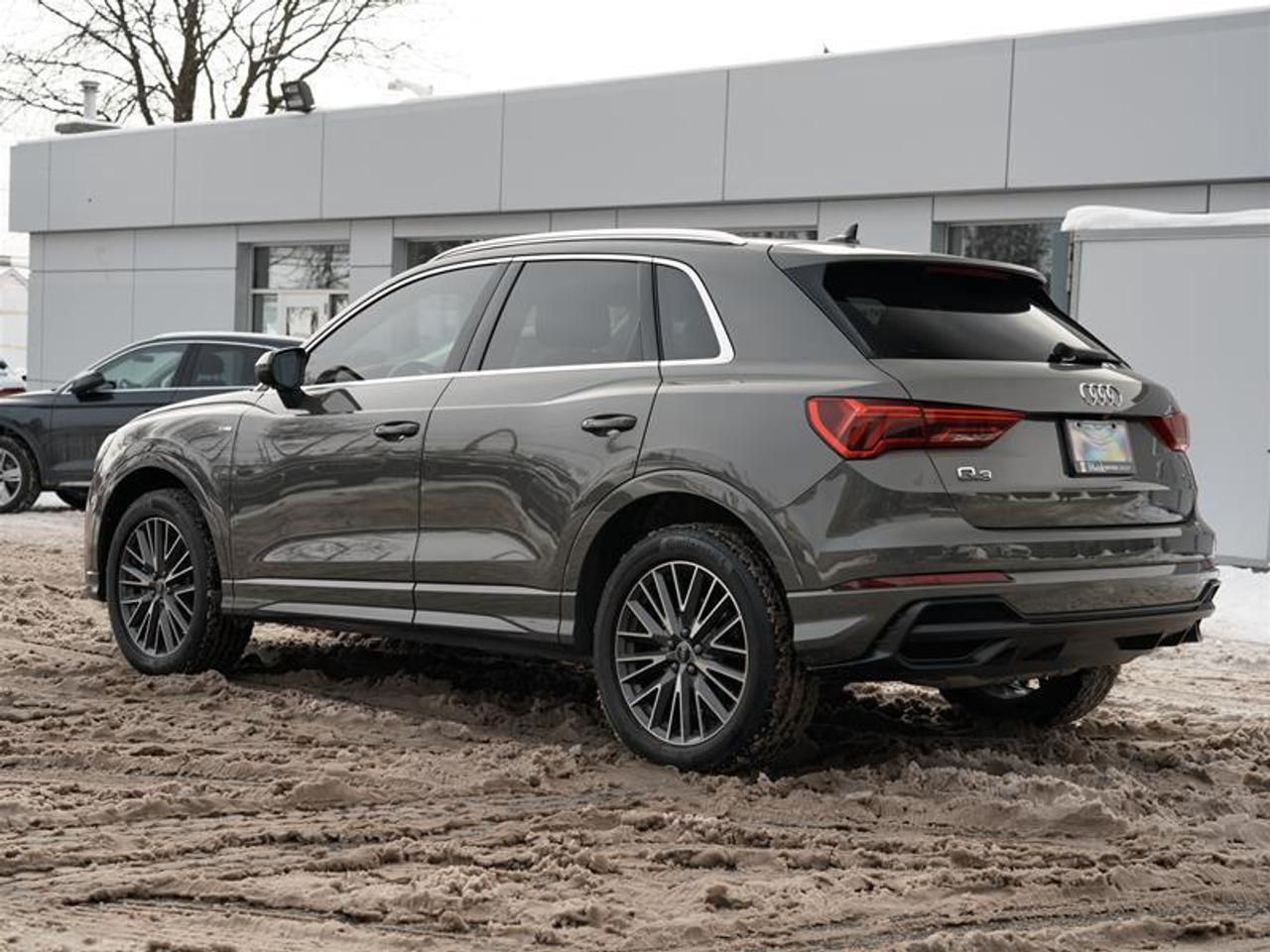 2022 Audi Q3 45 2.0T Progressiv quattro 8sp Tiptronic Photo3