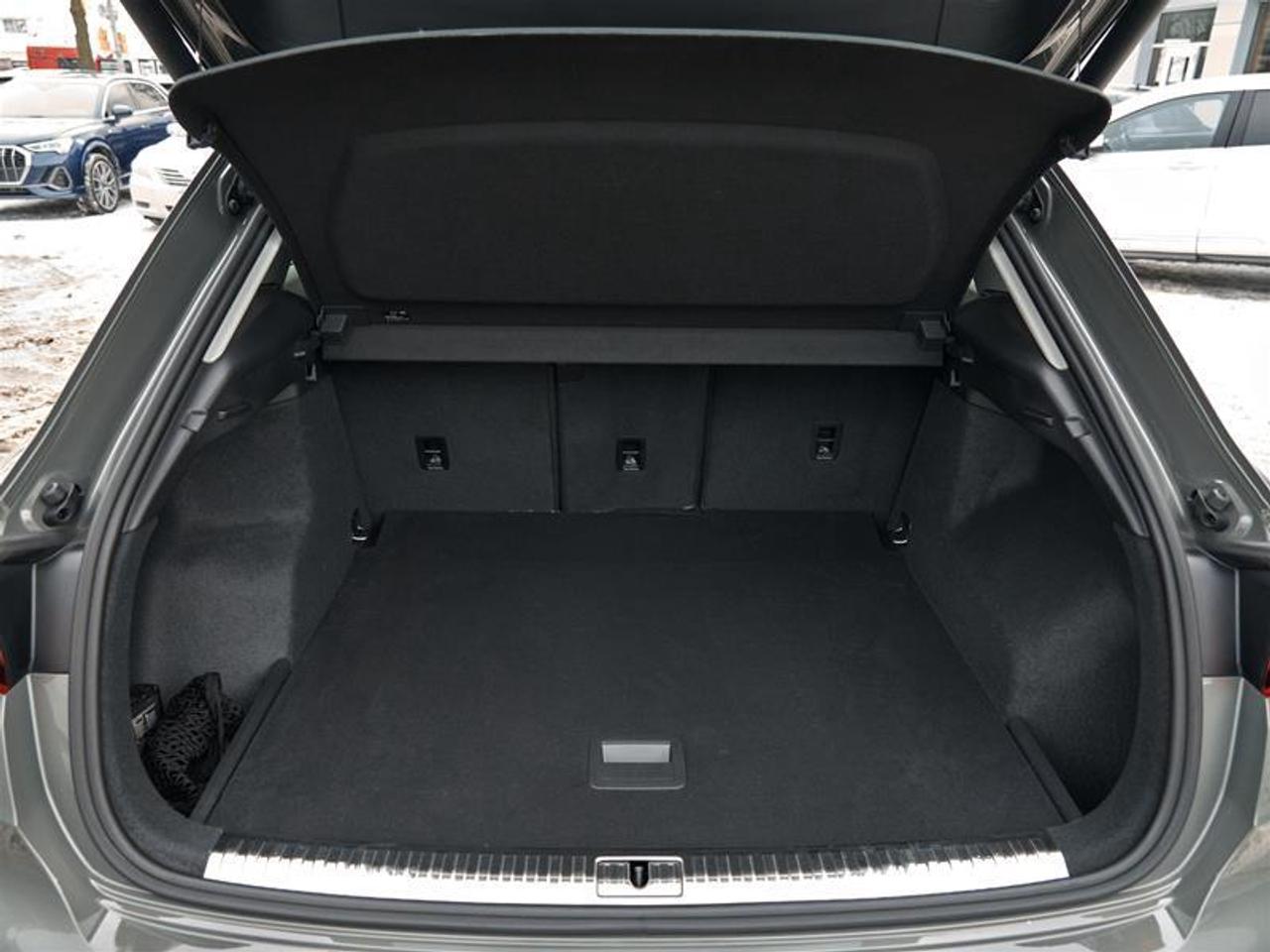 2022 Audi Q3 45 2.0T Progressiv quattro 8sp Tiptronic Photo