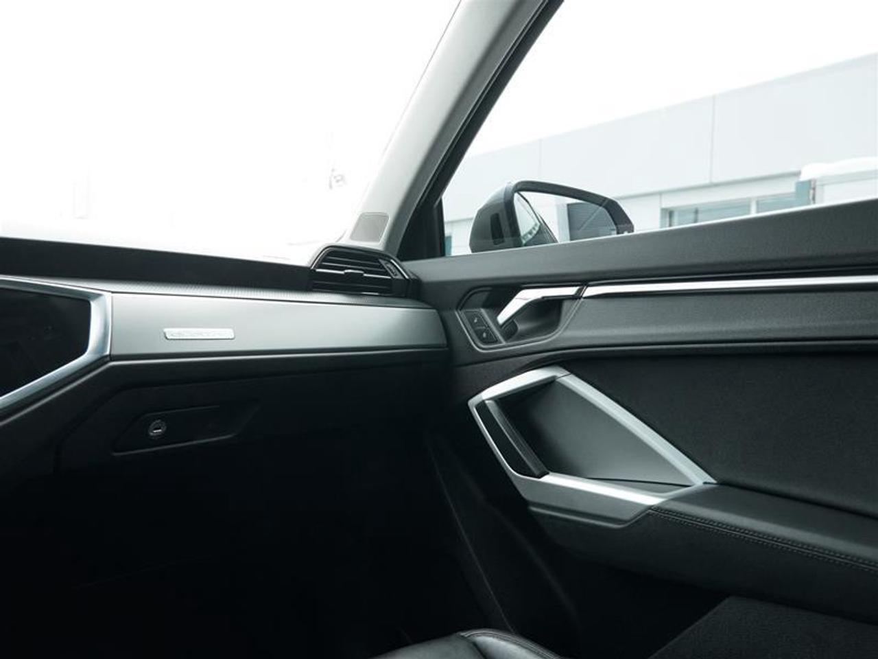 2022 Audi Q3 45 2.0T Progressiv quattro 8sp Tiptronic Photo