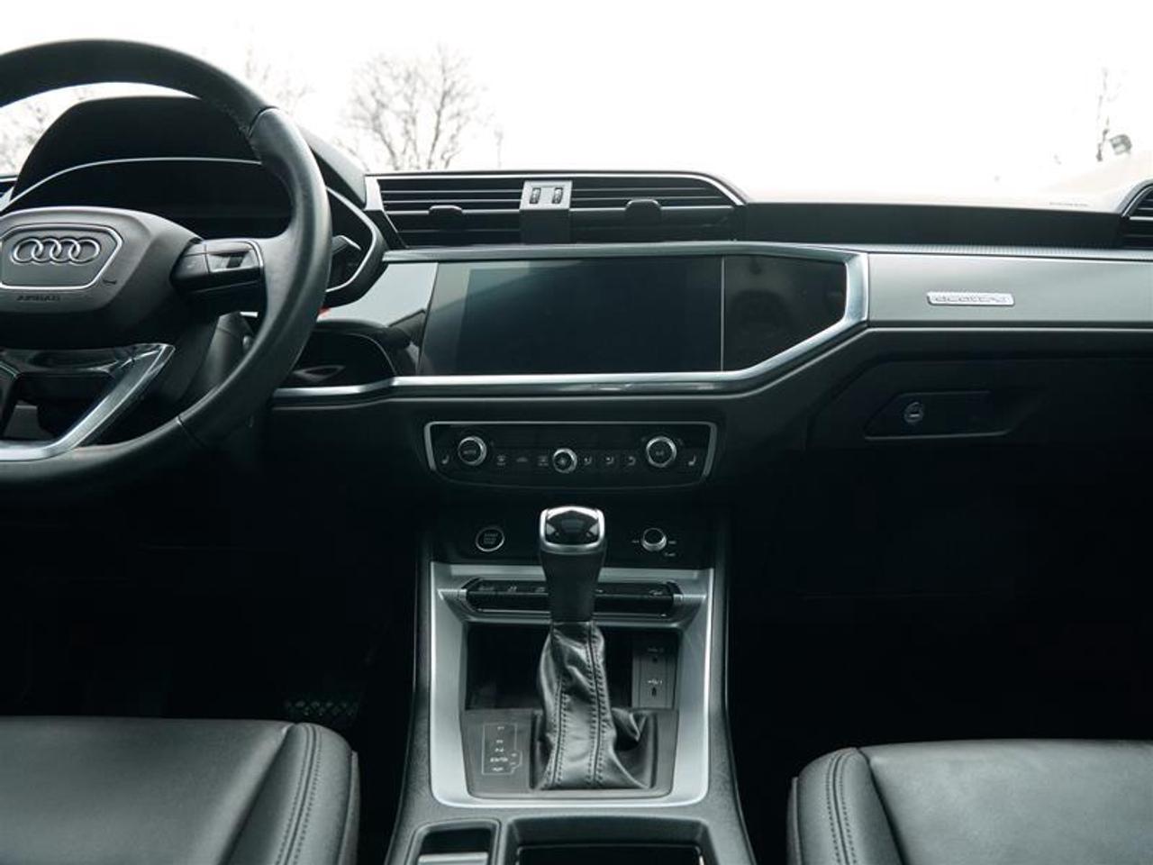 2022 Audi Q3 45 2.0T Progressiv quattro 8sp Tiptronic Photo