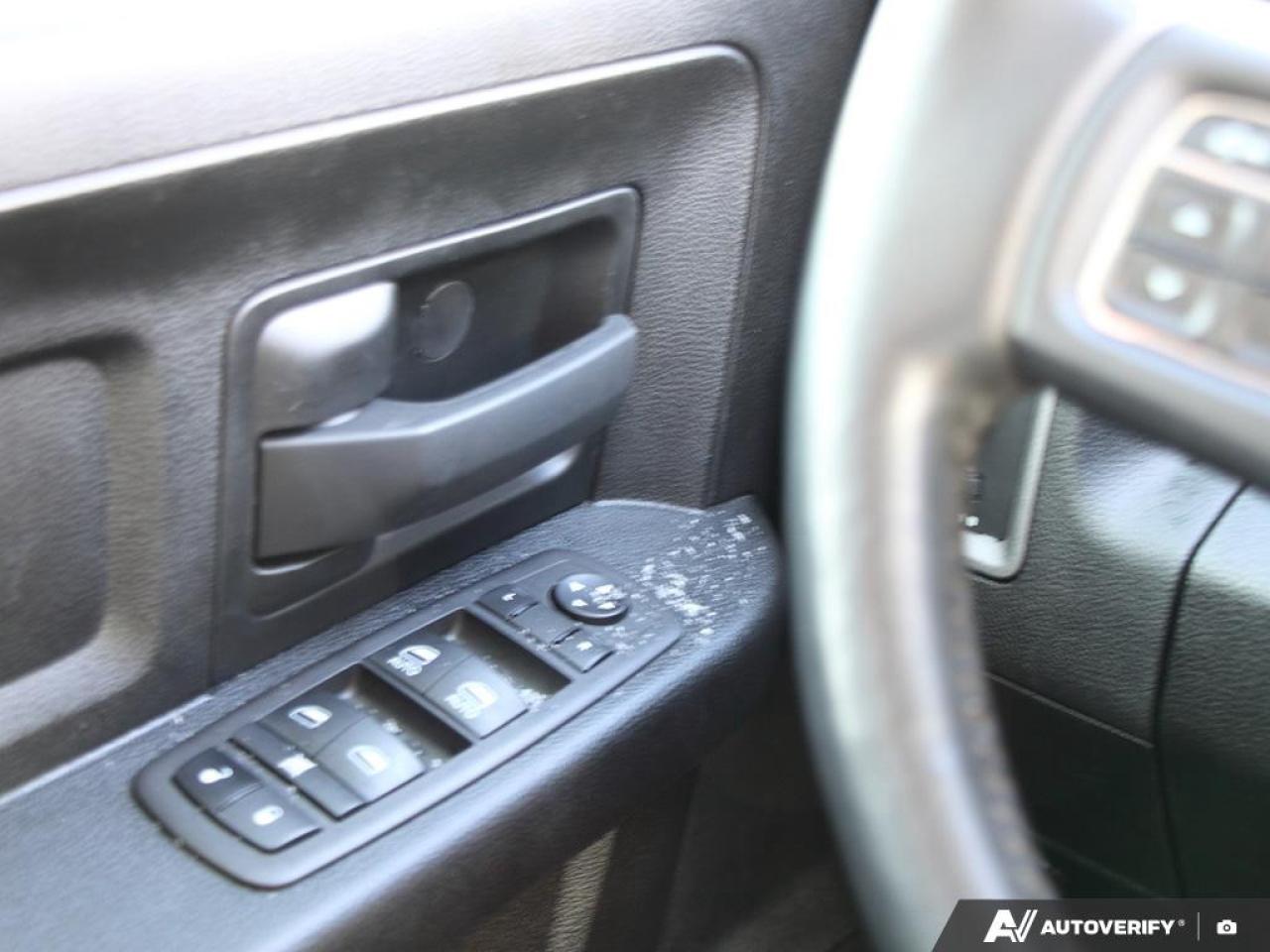 2023 RAM 1500 Classic EXPRESS 4X4 CREW CAB 5'7" BOX Photo