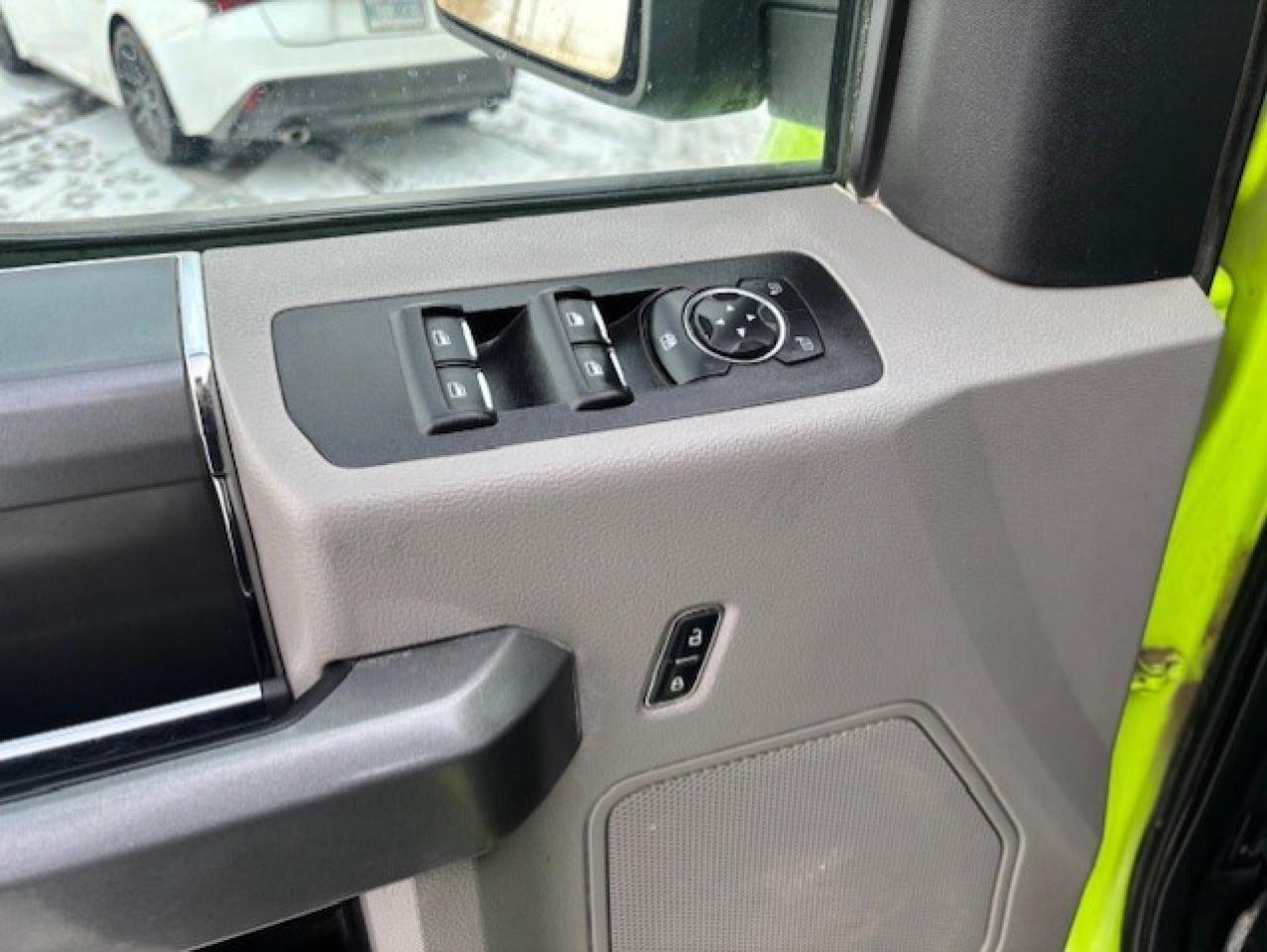 2018 Ford F-150 XLT 4WD-CREW CAB-5.5' Box-CAMERA-TONNEAU-CERTIFIED Photo