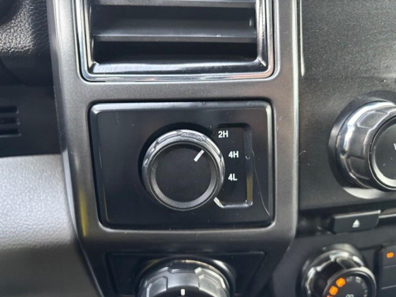 2018 Ford F-150 XLT 4WD-CREW CAB-5.5' Box-CAMERA-TONNEAU-CERTIFIED Photo