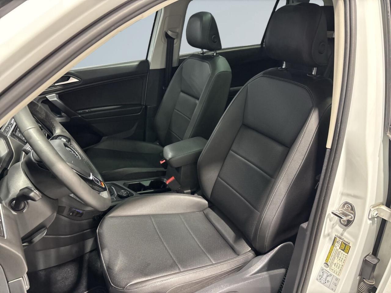 2020 Volkswagen Tiguan 4MOTION/Complete Service Records/ verified low KM! Photo