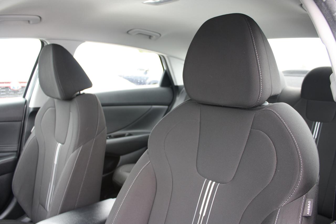 2021 Hyundai Elantra Preferred IVT / Heated Seats / Blind Spot / Camera Photo