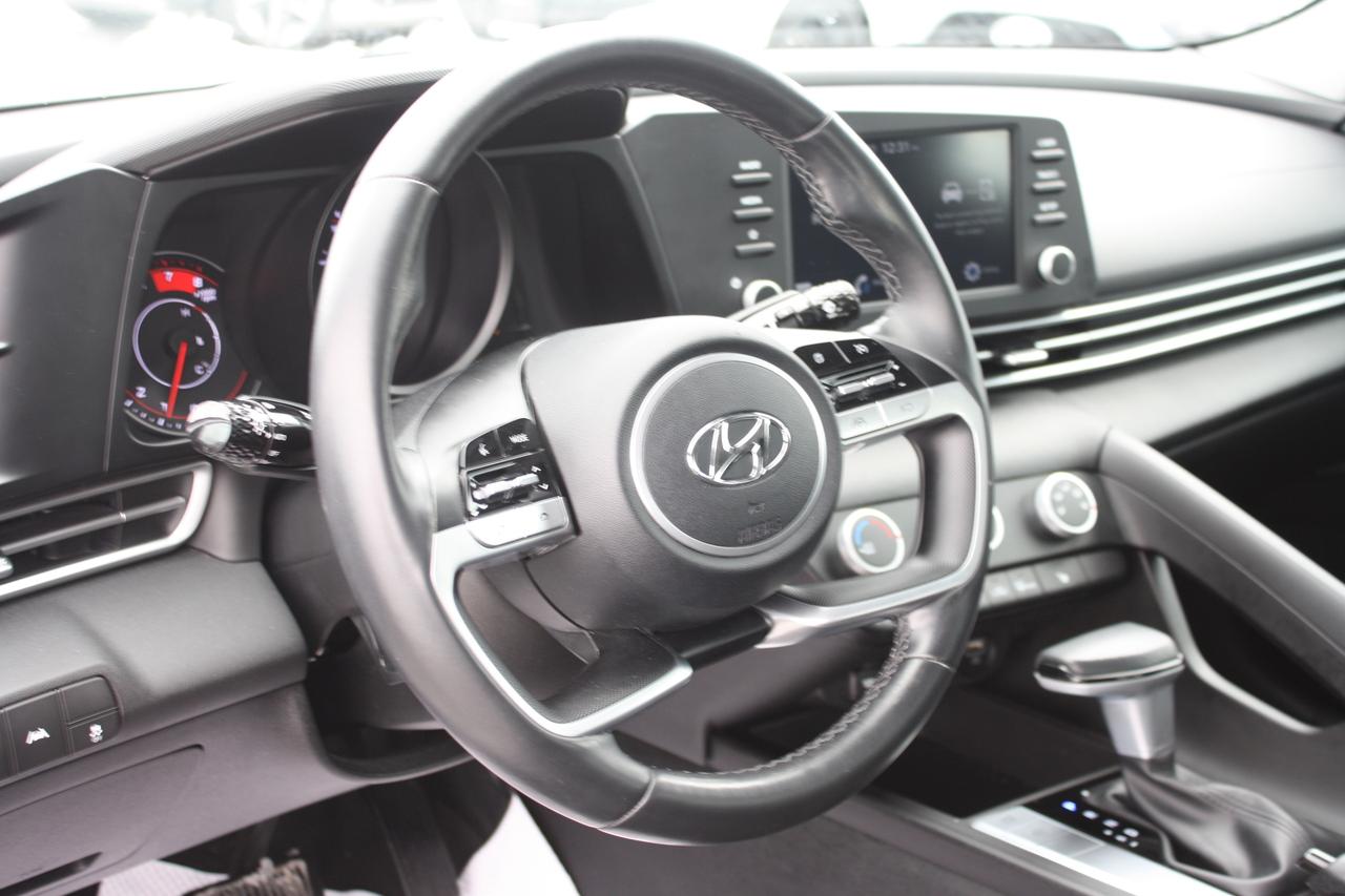 2021 Hyundai Elantra Preferred IVT / Heated Seats / Blind Spot / Camera Photo