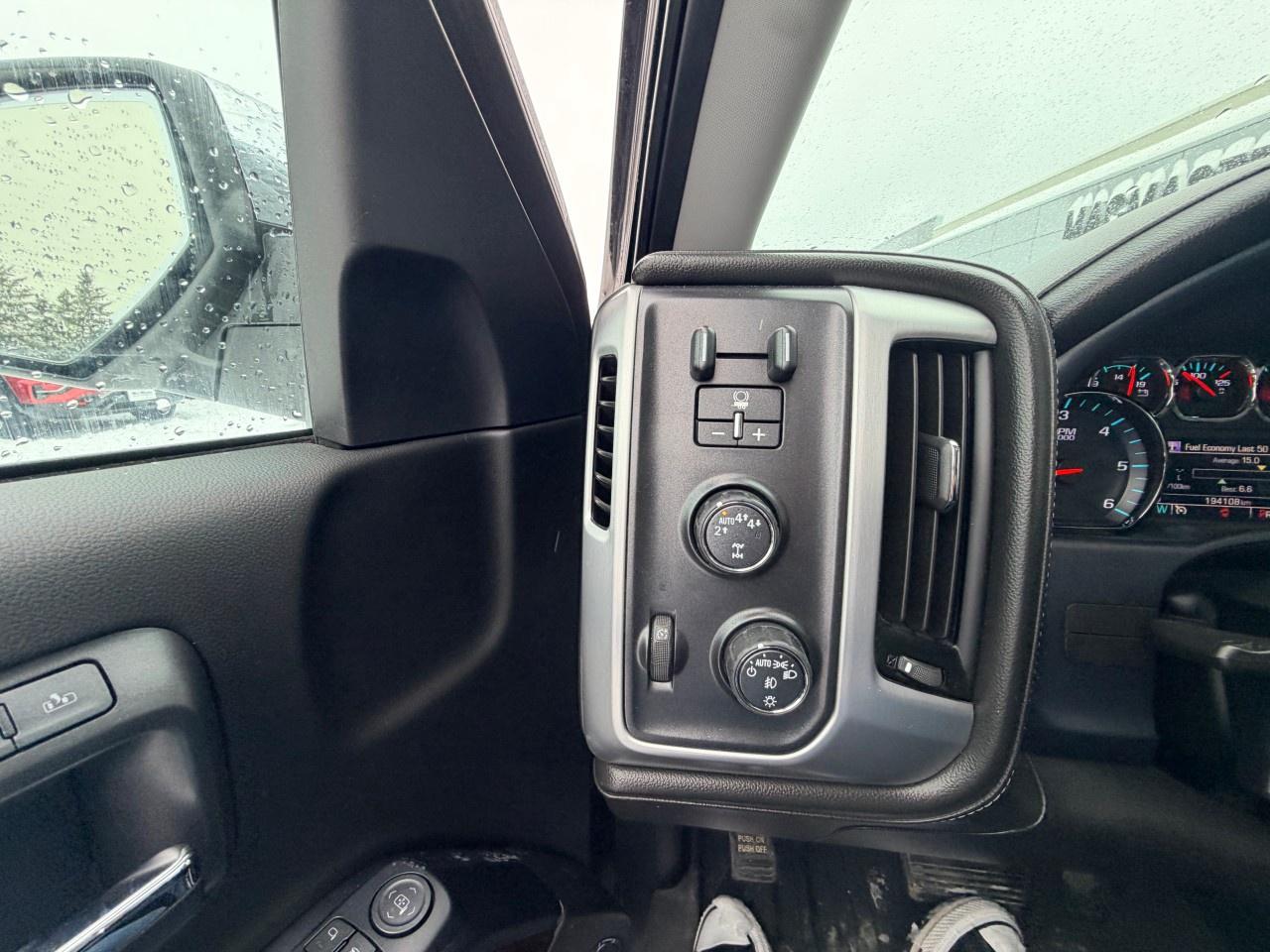 2018 GMC Sierra 1500 4WD CREW CAB SHORT BOX SLT Photo