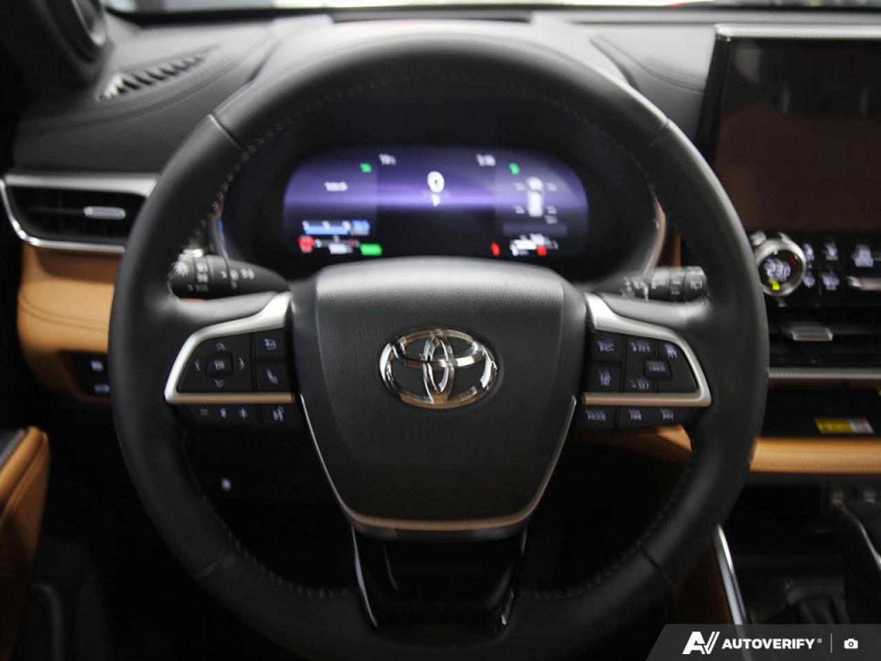 2023 Toyota Highlander Hybrid Limited 4dr All-Wheel Drive Photo