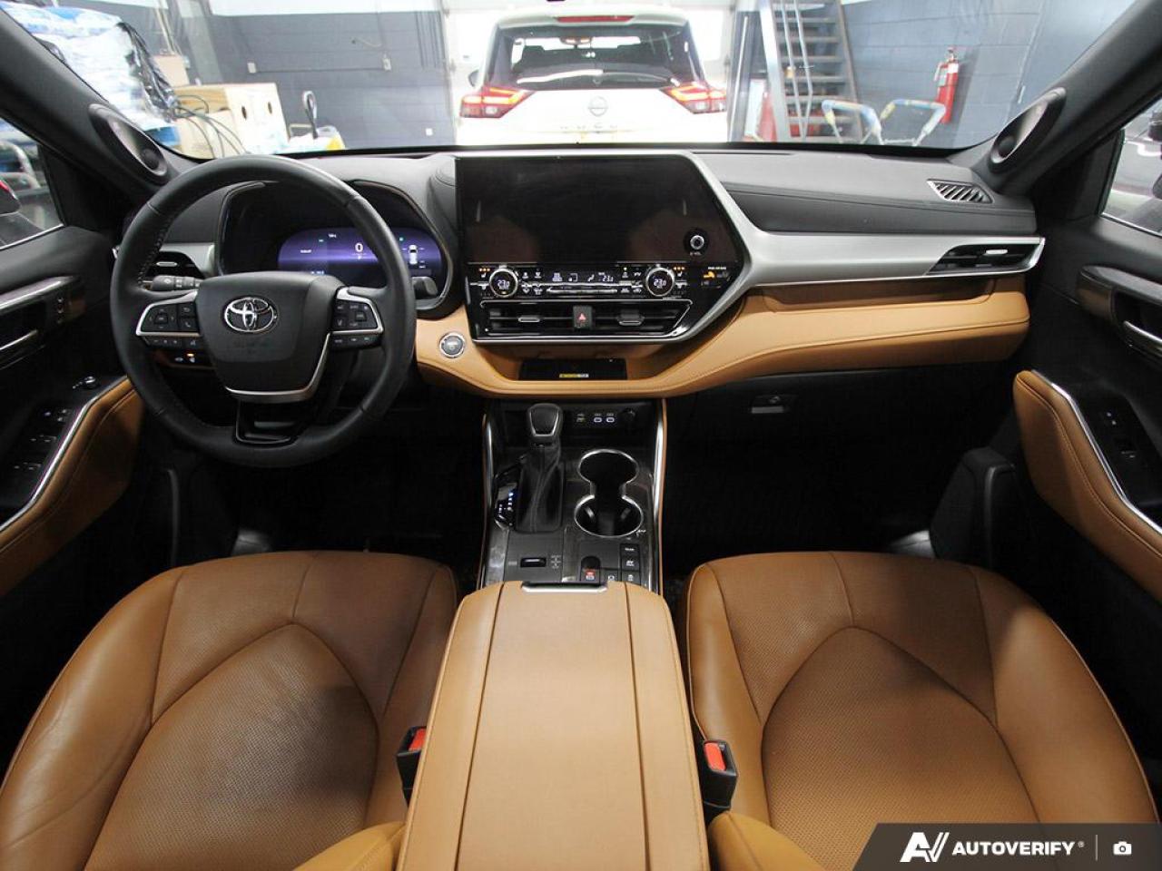 2023 Toyota Highlander Hybrid Limited 4dr All-Wheel Drive Photo