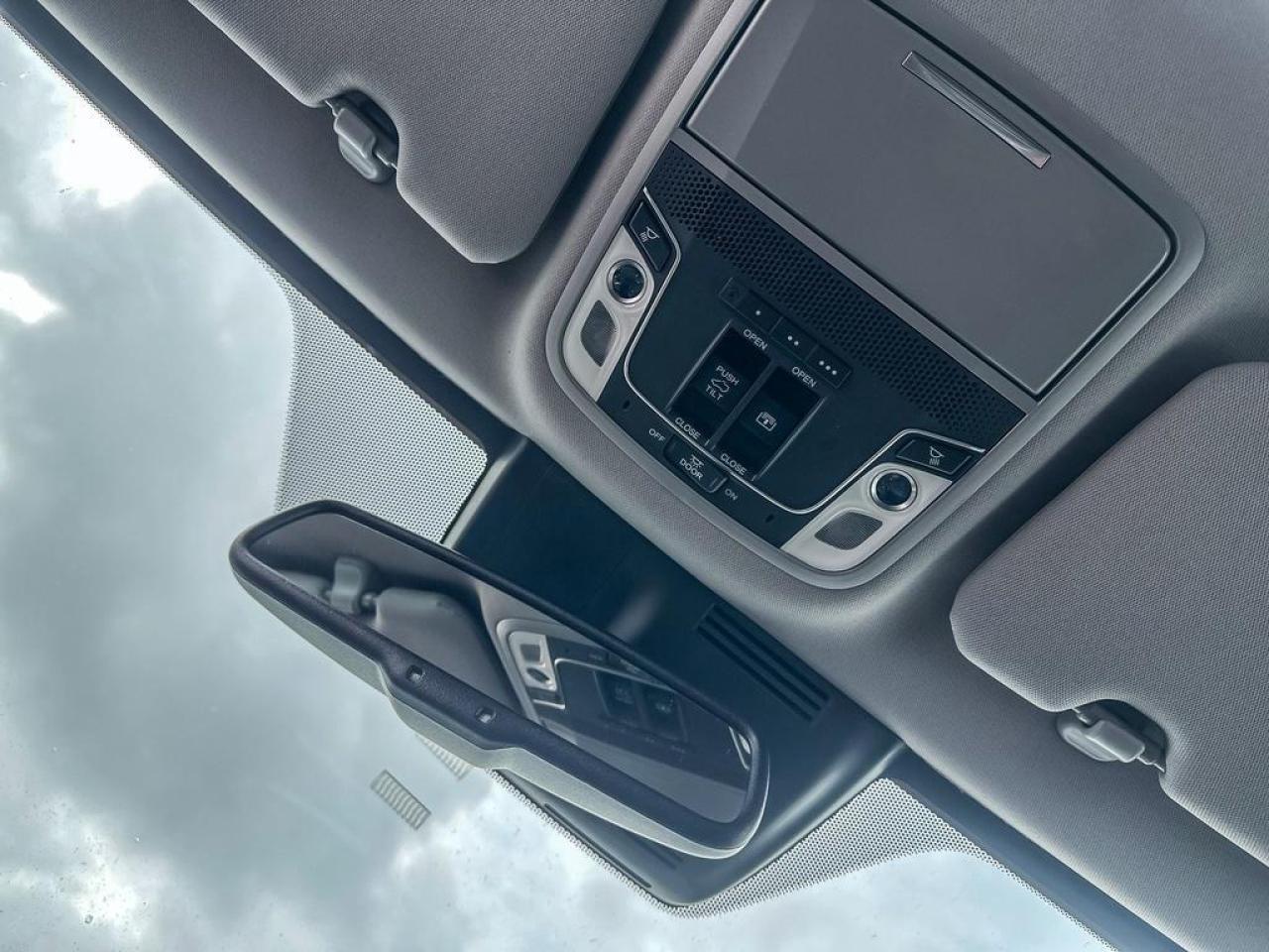 2022 Honda CR-V Touring Photo