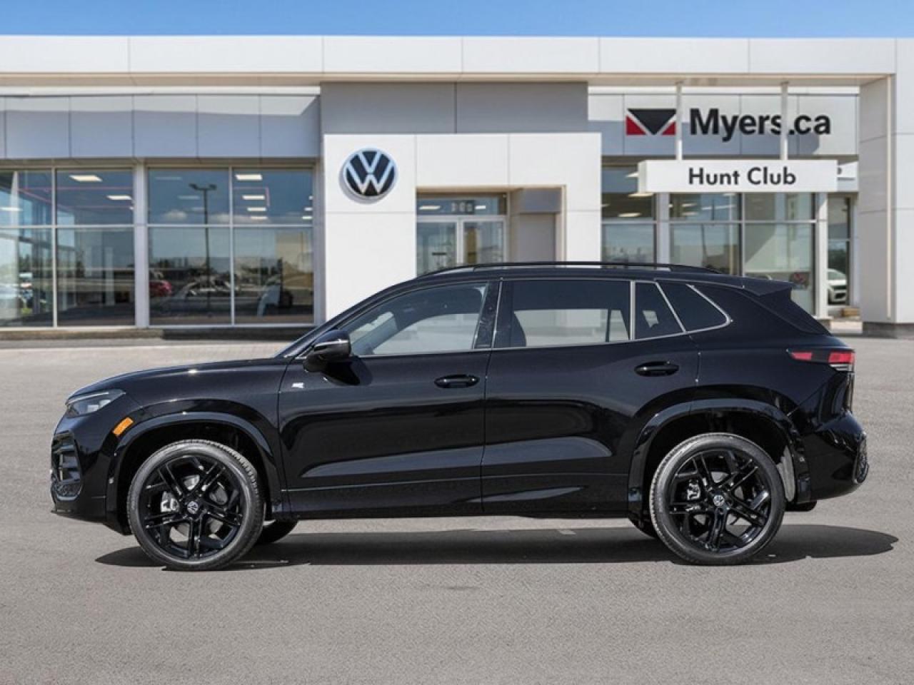 2026 Volkswagen Tiguan Comfortline R-Line Black Edition Photo2