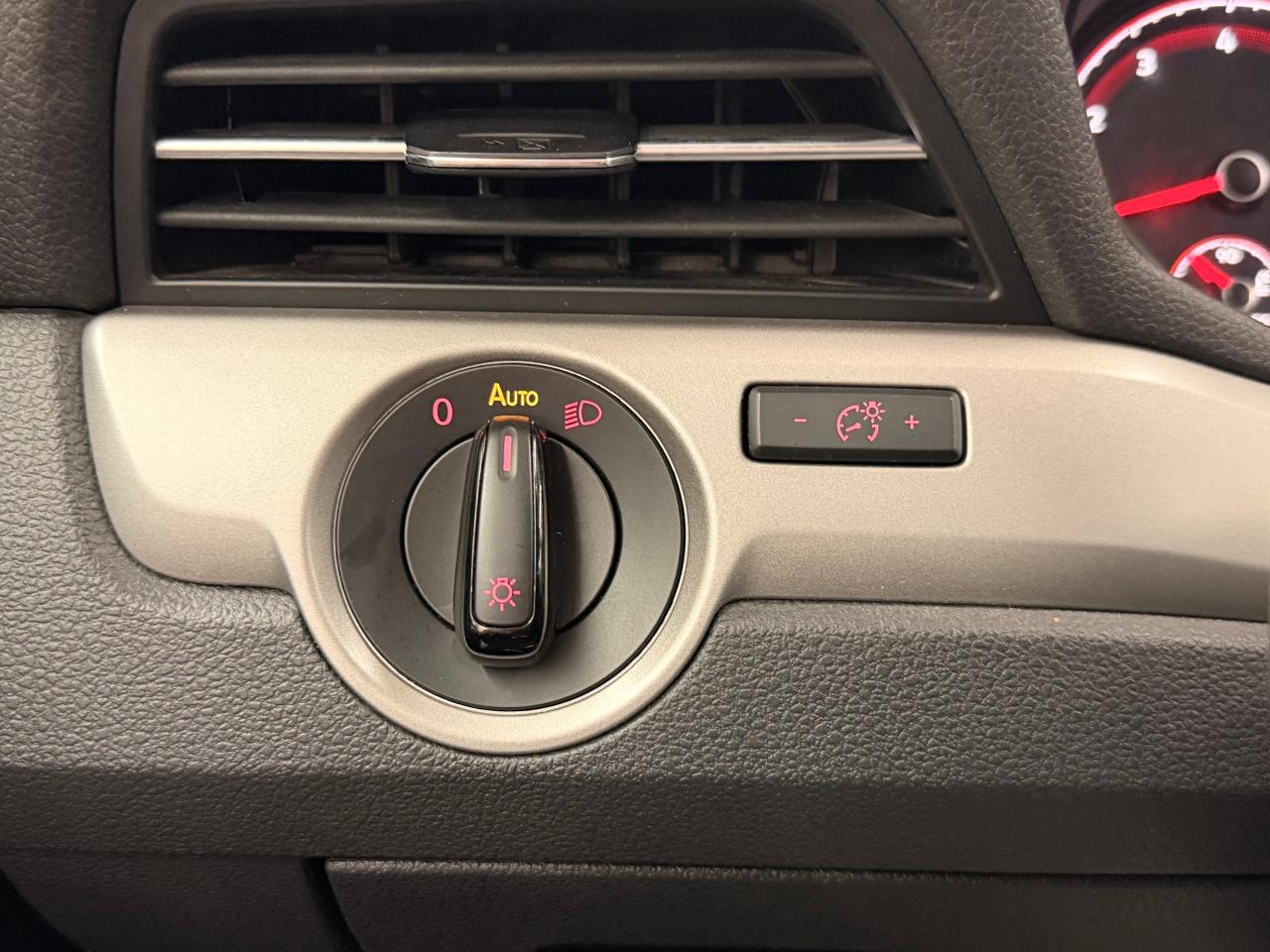 2020 Volkswagen Passat Comfortline+New Tires+Camera+CLEAN CARFAX Photo102