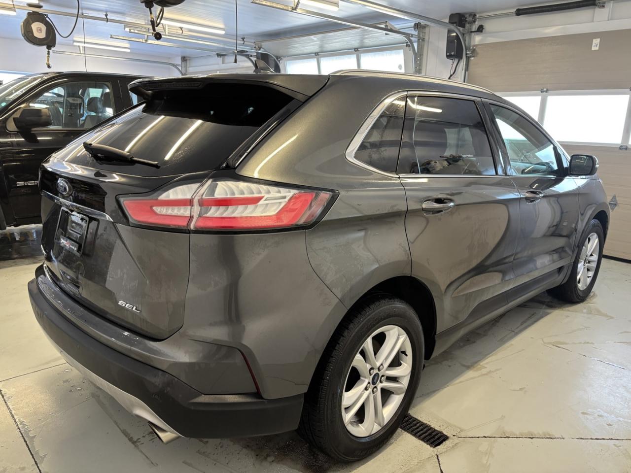 2019 Ford Edge SEL Photo
