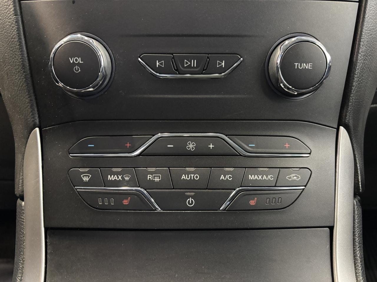 2019 Ford Edge SEL Photo