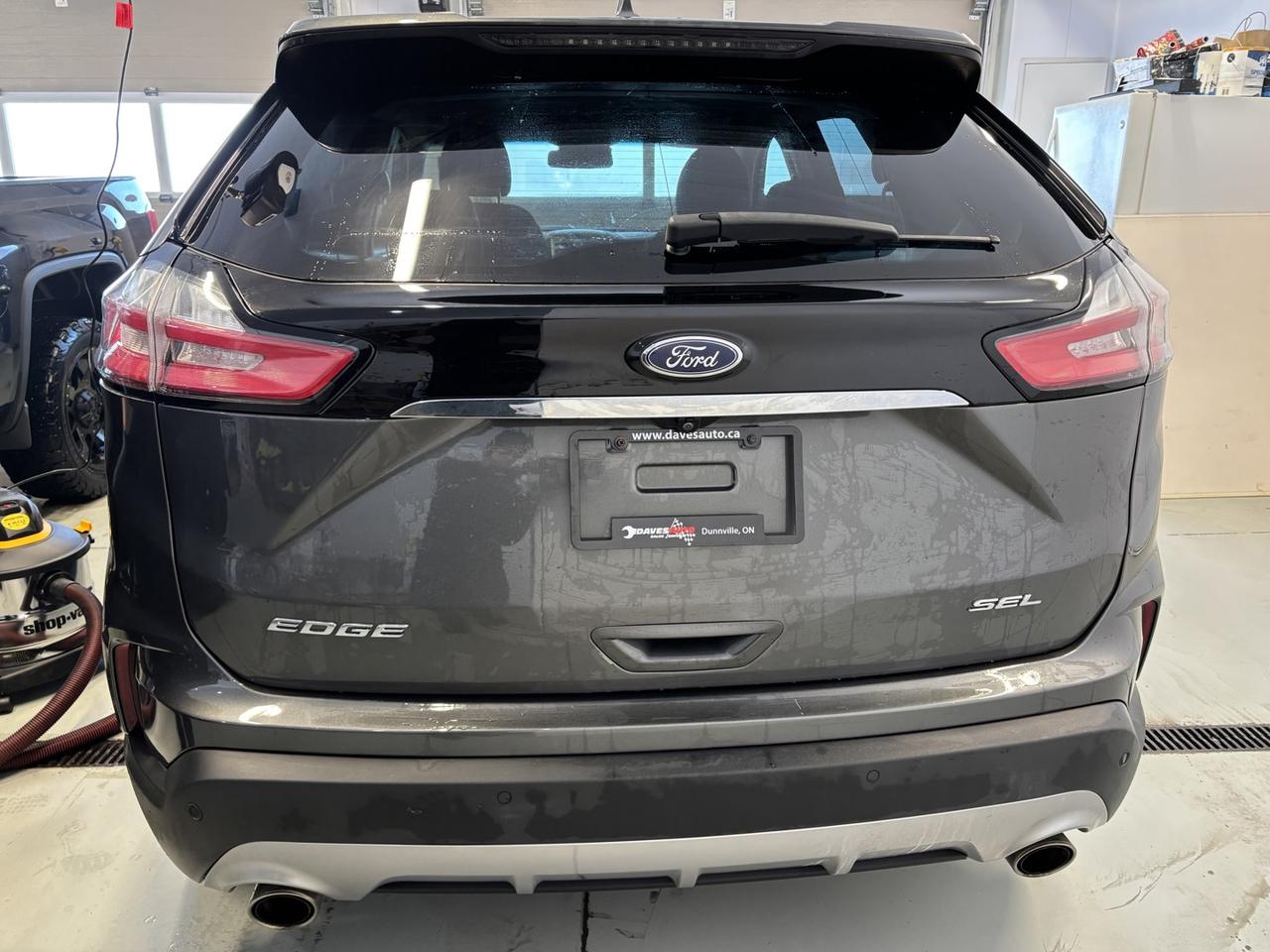 2019 Ford Edge SEL Photo2